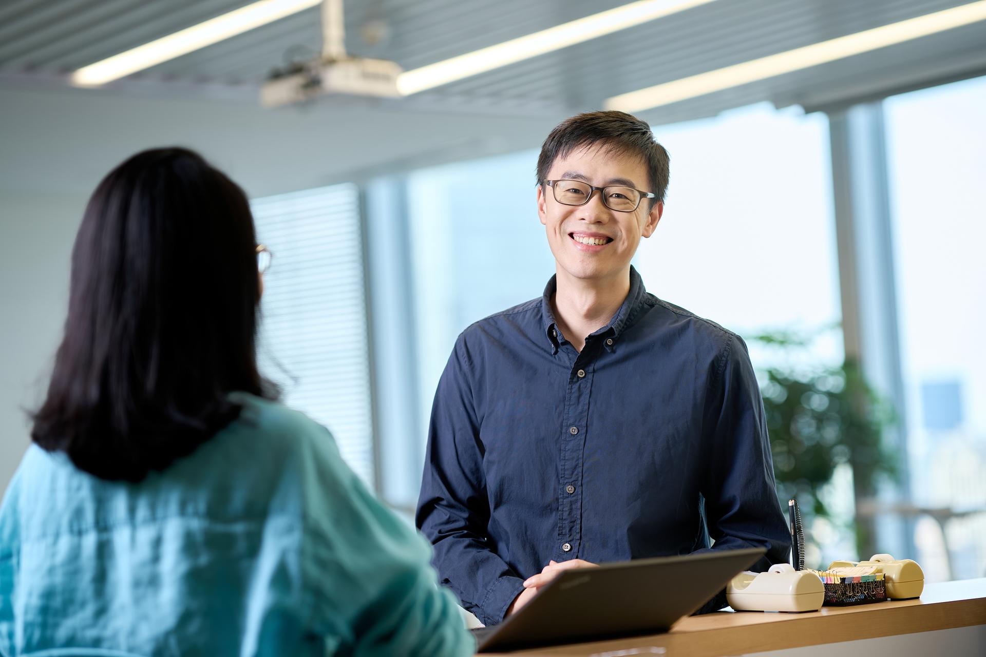 人力资源办公桌